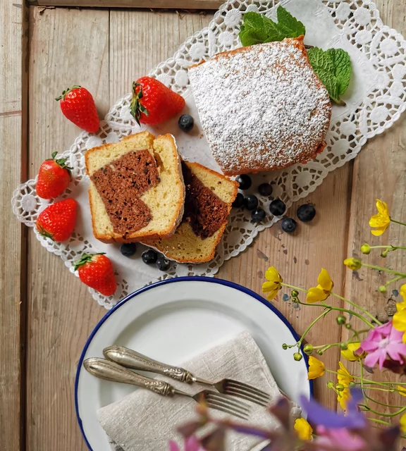 Frühstückskorb mit hofeigenen Produkten